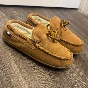 Vineyard Vines, kids Suede Moccasin Slippers - size 3